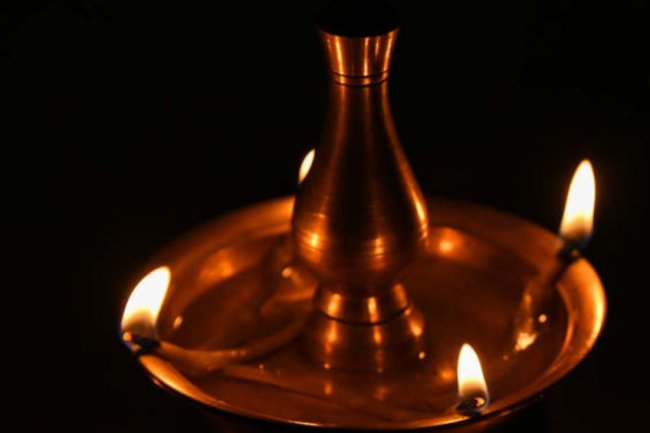 நவராத்திரியில் ஒன்பது நாள் எரியும் விளக்கு பத்தி உங்களுக்கு தெரியுமா? 
